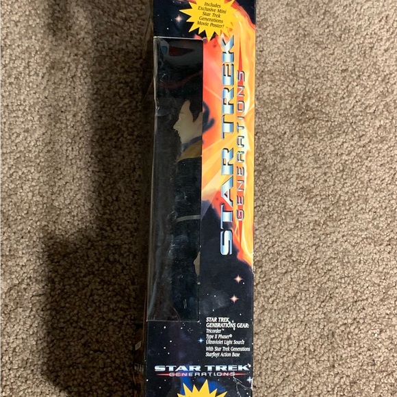 Star Trek Generations Doll - Picture 6 of 8